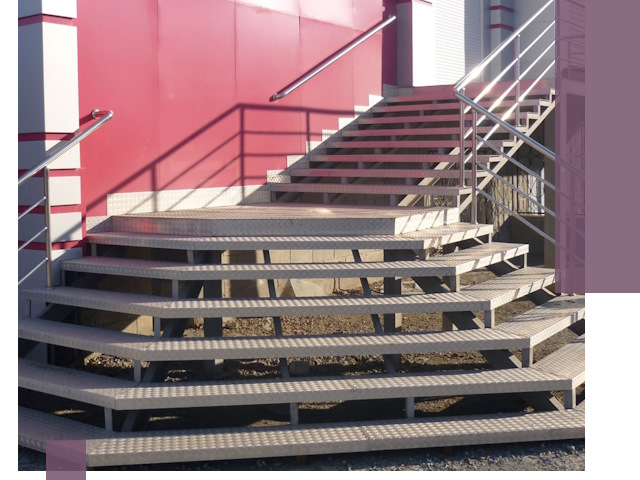 Лестницы для магазина в Калуге — изготовление и монтаж